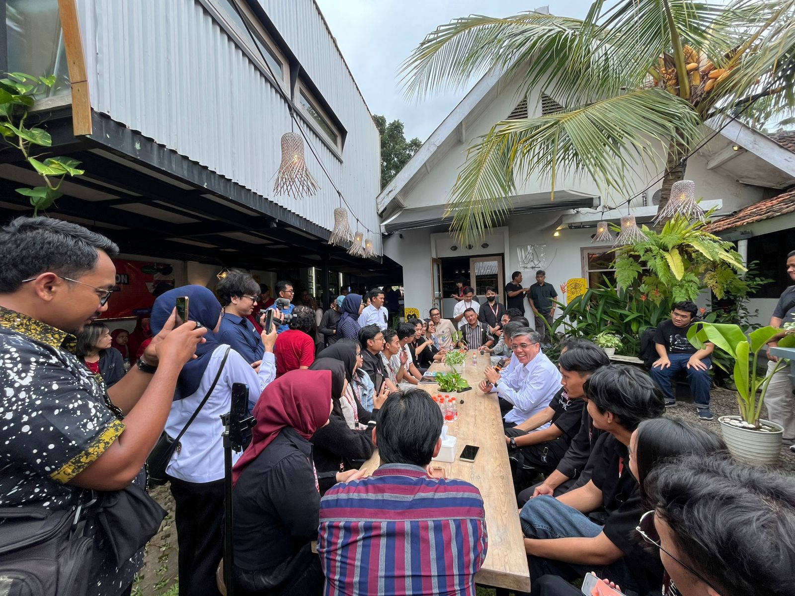 Menteri Ketenagakerjaan RI Kunjungi HOKG Studio, Bahas Potensi Industri Kreatif dan Lapangan Kerja